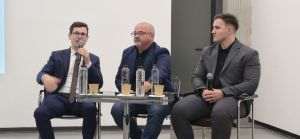 From left to right: Claudiu Cazacu, strategy consultant, XTB; Adrian Asoltanie, entrepreneur; Radu Puiu, financial analyst, XTB.